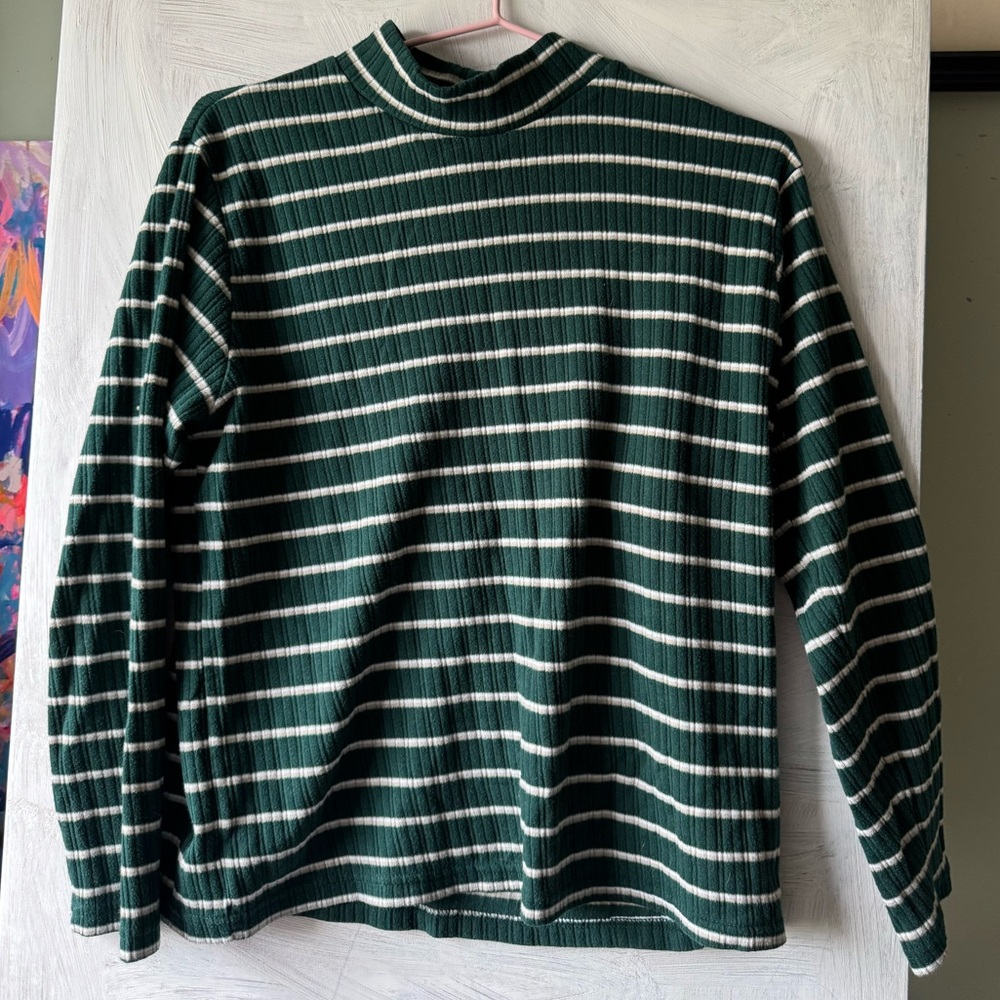 Super cute turtleneck mock neck green striped top